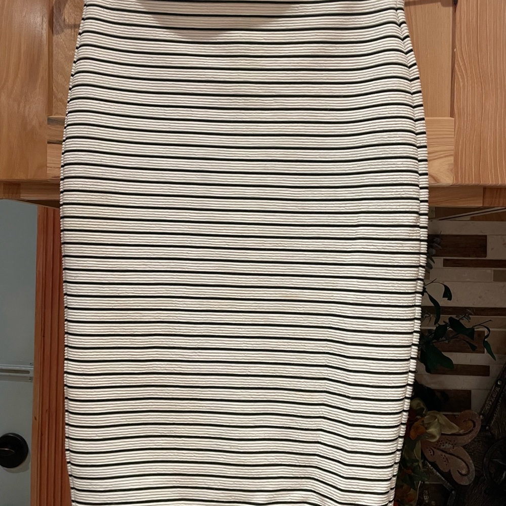 BAR ||| striped,black and white women stretchy skirt.